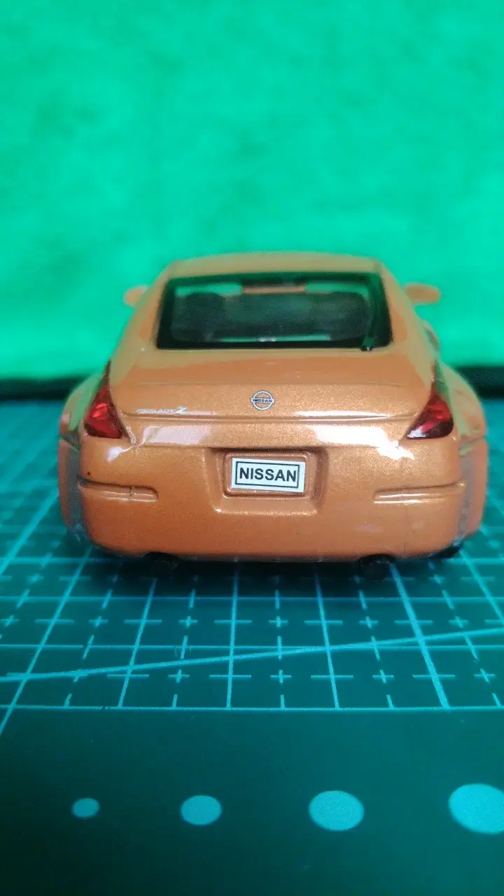 Auto a escala Nissan 350Z color cobre - 4