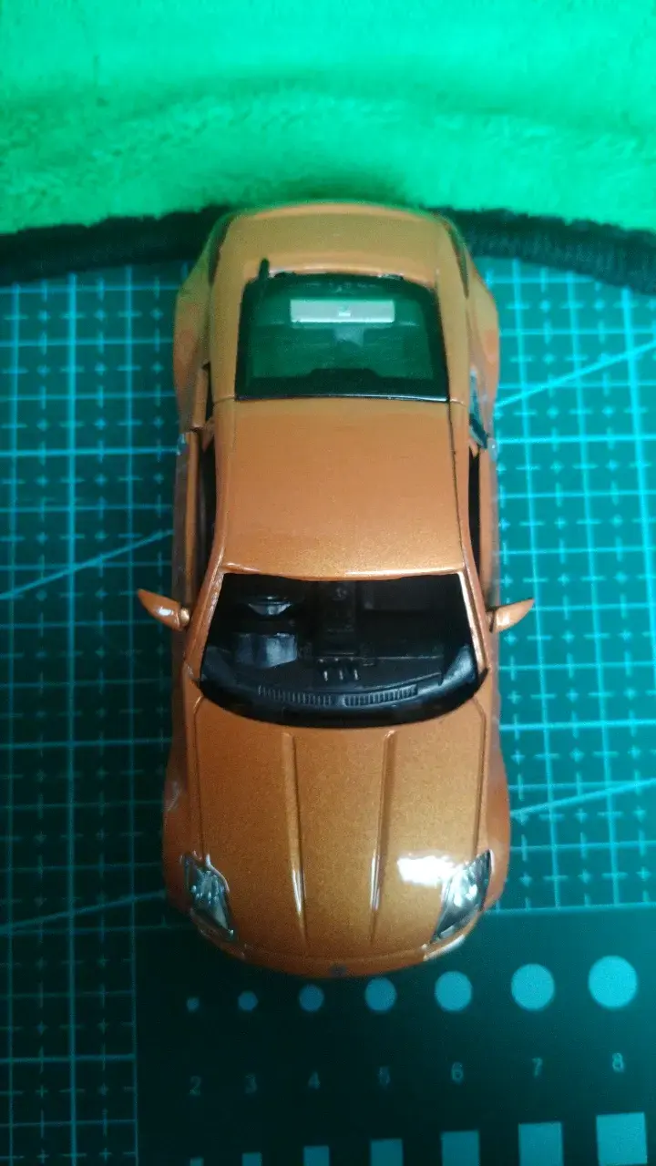 Auto a escala Nissan 350Z color cobre - 5