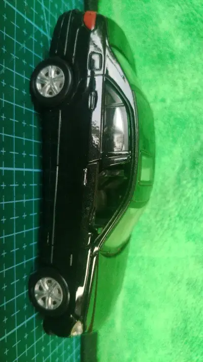 Auto a escala Mercedes-Benz negro - miniatura 1