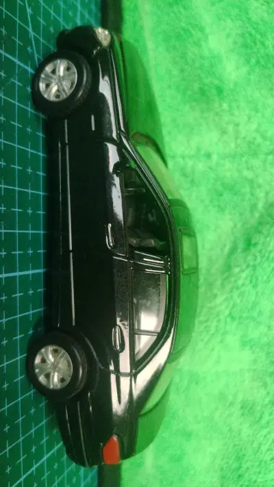 Auto a escala Mercedes-Benz negro - miniatura 3
