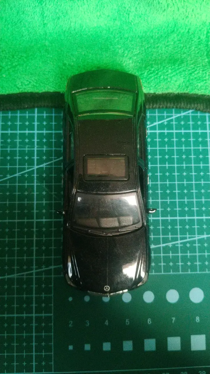 Auto a escala Mercedes-Benz negro - 5