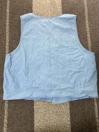 Chaleco de mezclilla azul claro para mujer - miniatura 2