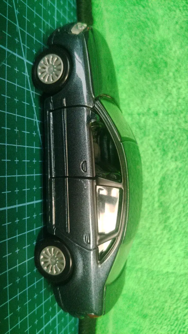 Auto a escala Audi A6 metálico - 3