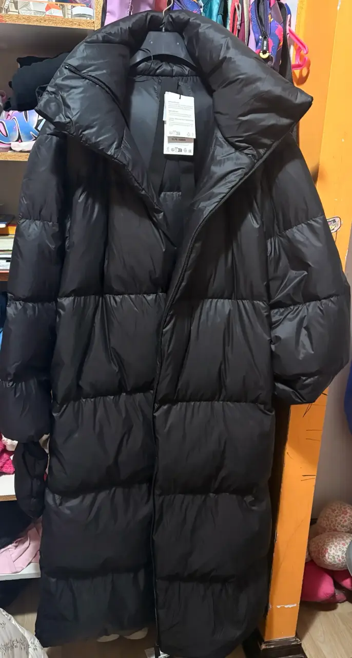 Parka  largo negro con capucha para invierno - 2