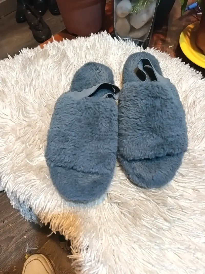 Pantuflas de felpa gris para invierno - 2