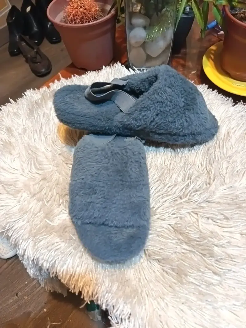 Pantuflas de felpa gris para invierno - 4