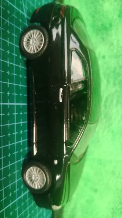 Modelo a escala Alfa Romeo GT negro - miniatura 1