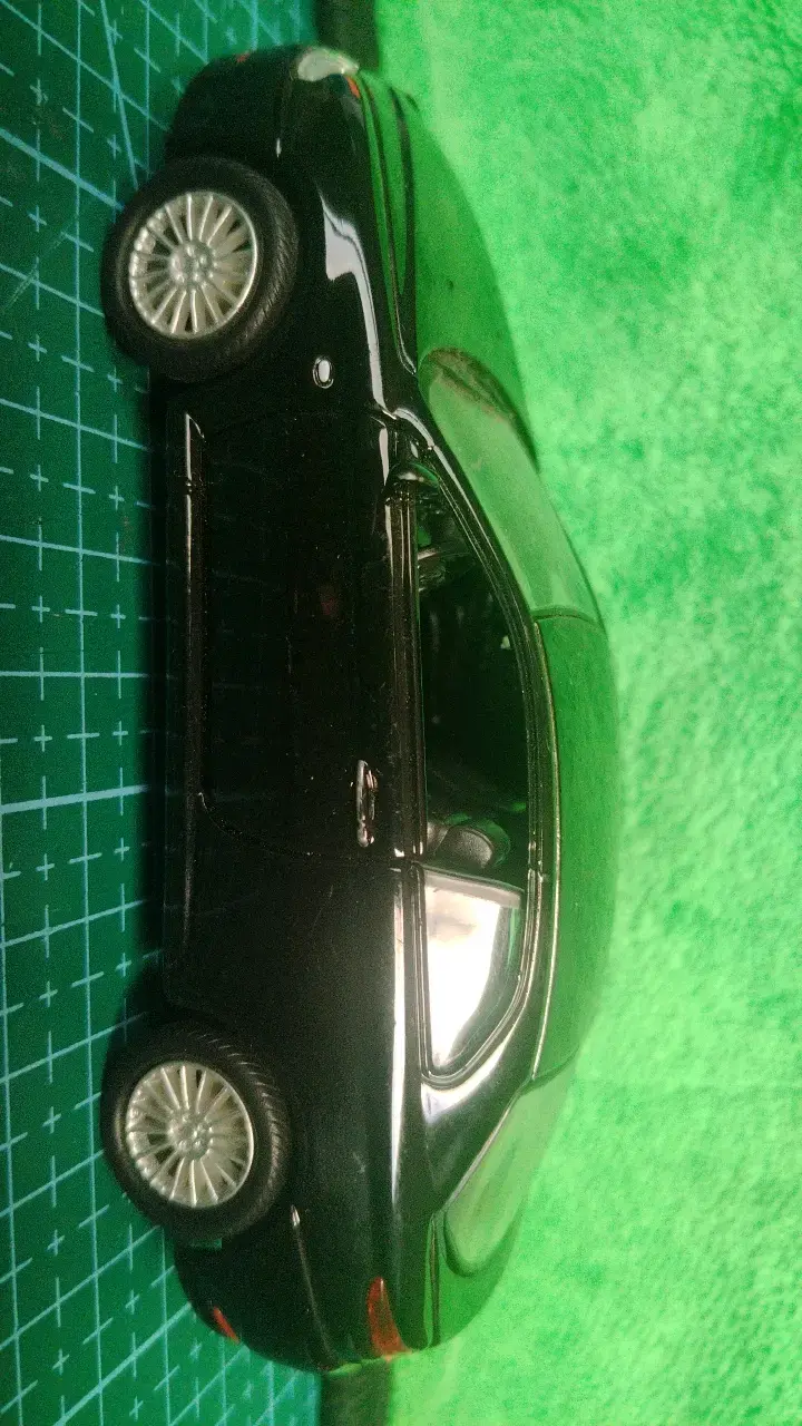 Modelo a escala Alfa Romeo GT negro - 3