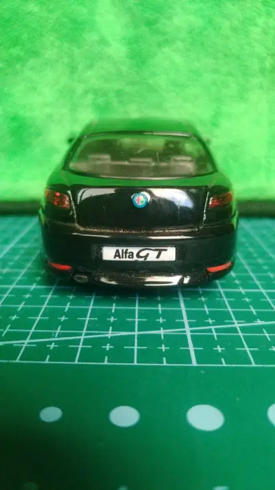 Modelo a escala Alfa Romeo GT negro - miniatura 4