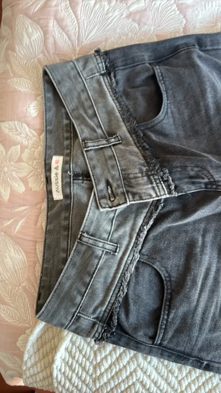 Jeans grises de mujer con diseño moderno - 2