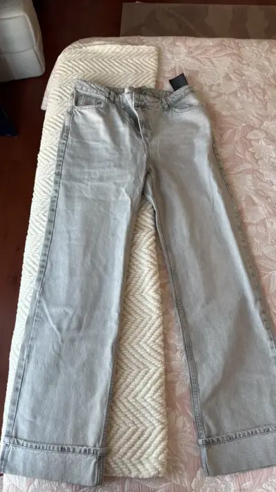 Jeans grises de mezclilla para mujer - miniatura 1