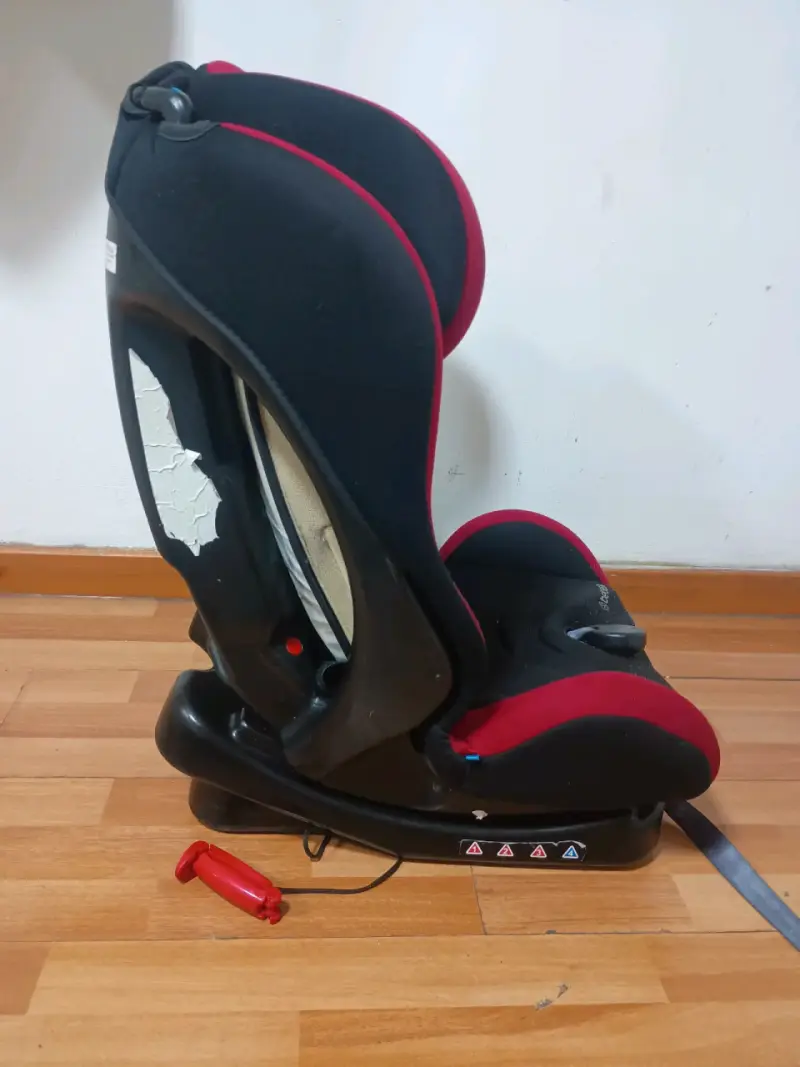 Silla de Auto Bebesit Roja y Negra - 2