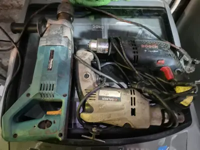 Tres herramientas electricas - miniatura 1