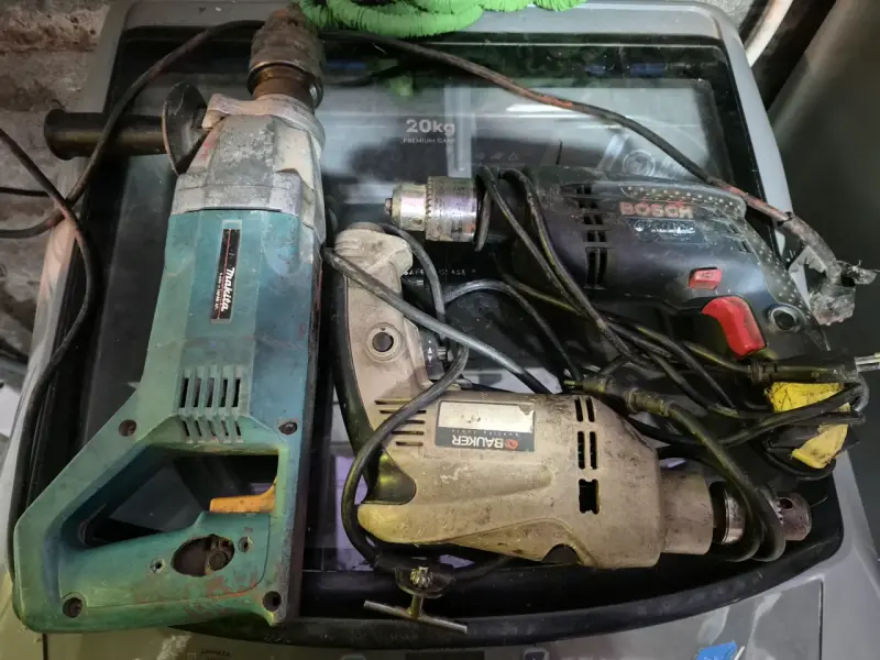 Tres herramientas electricas - 4