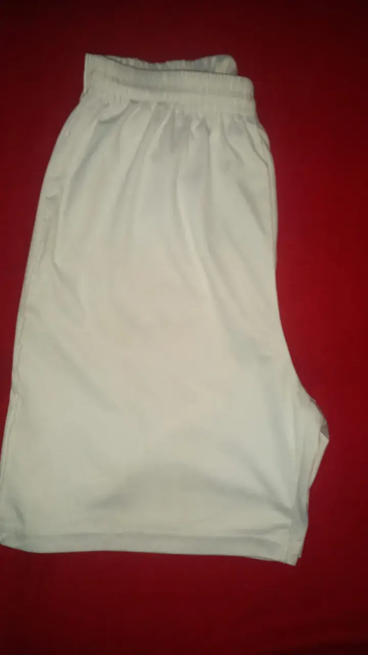 Shorts deportivos blancos para hombre