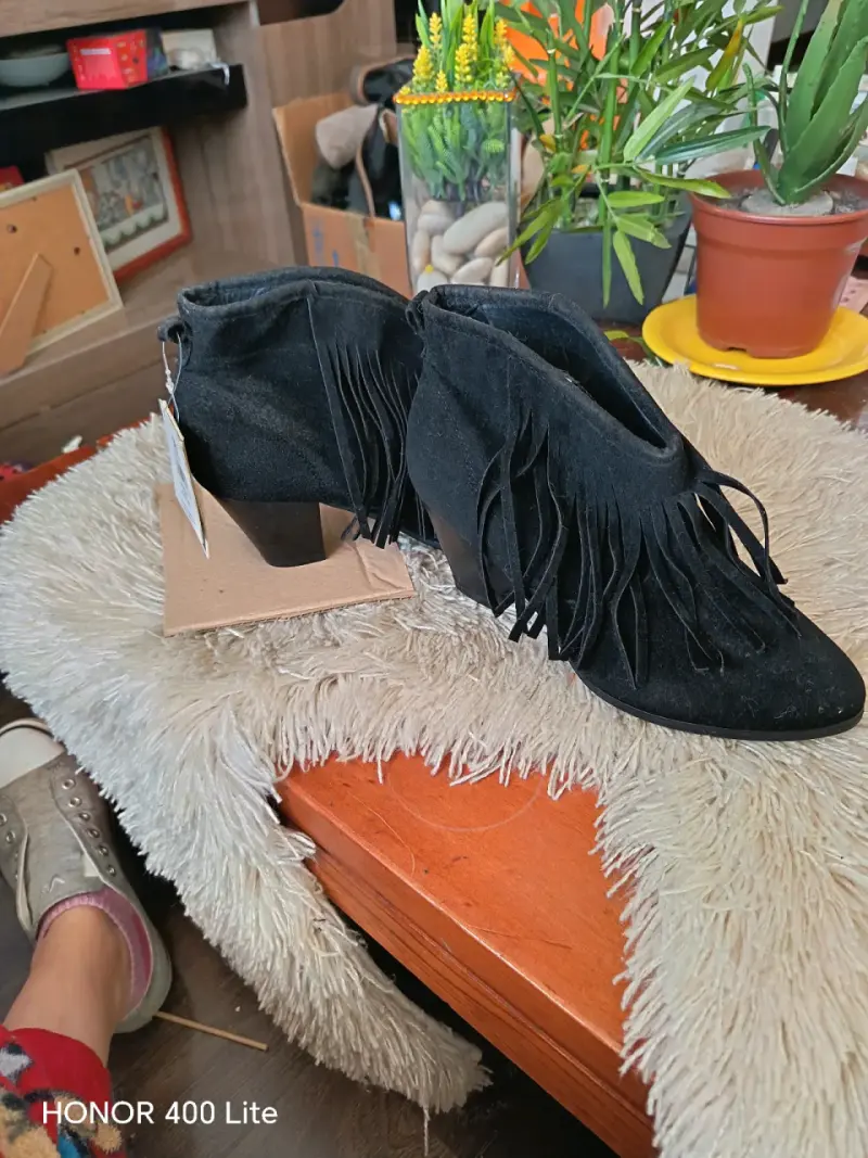 Botines de gamuza negros con flecos - 2