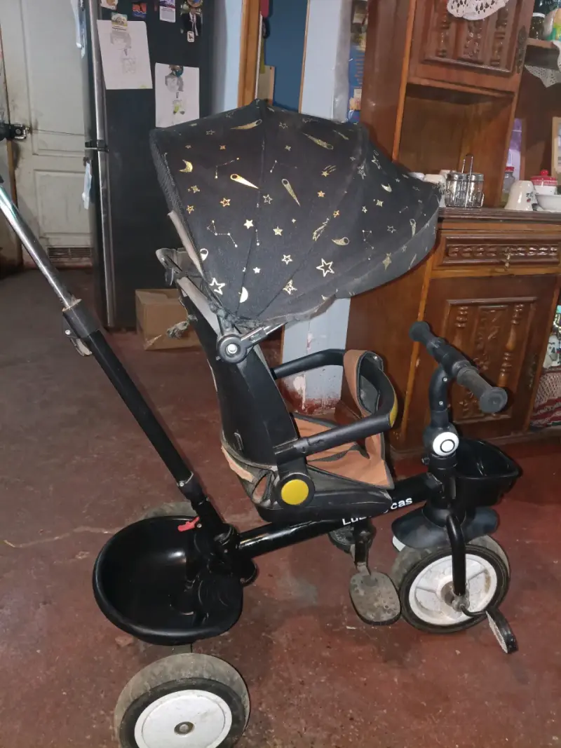Triciclo para niños con toldo estrellado - 1