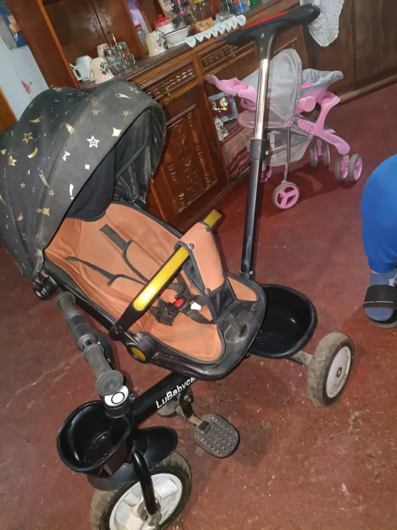 Triciclo para niños con toldo estrellado - 4