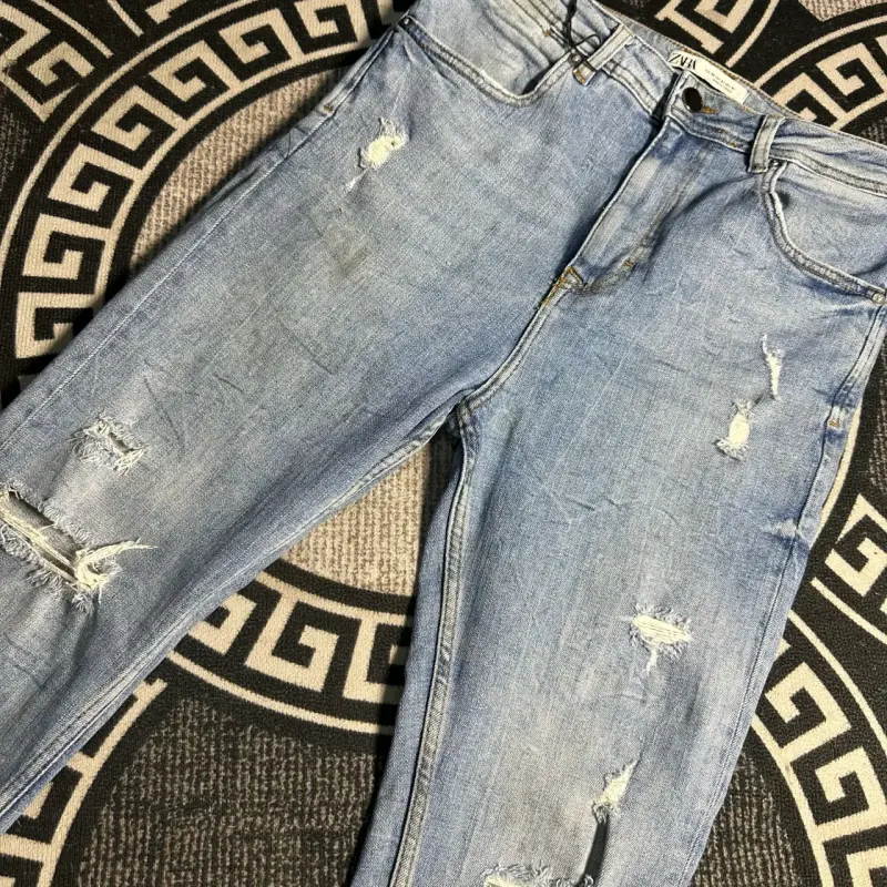 Jeans desgastados de mezclilla azul Zara Man - 3