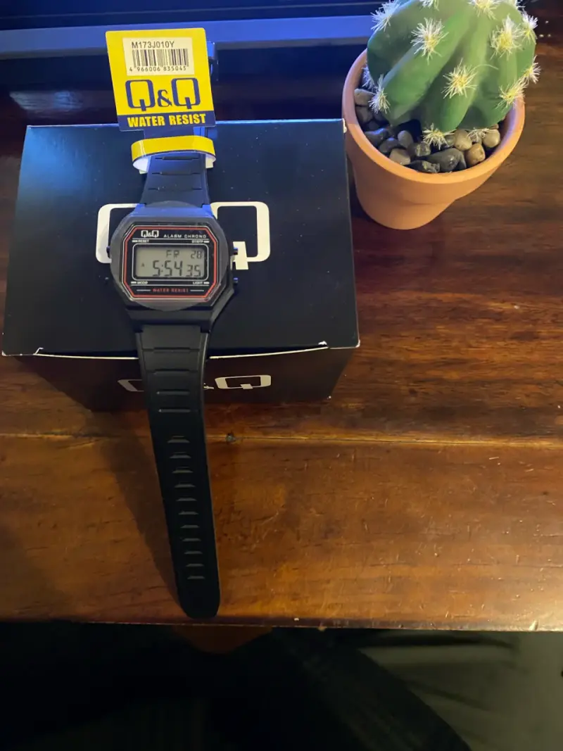 Reloj digital Q&Q resistente al agua