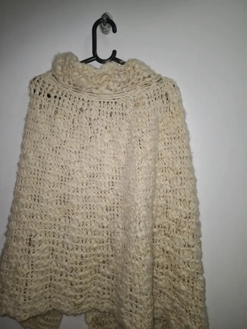 Capa de lana tejida a mano beige - 3