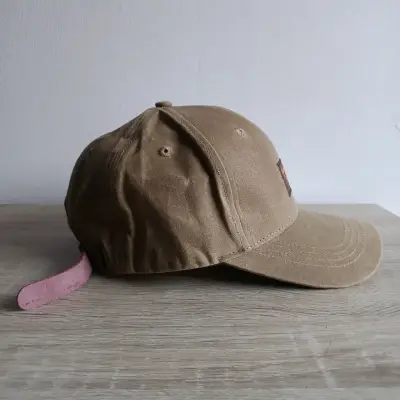 Gorra beige estilo casual - miniatura 3