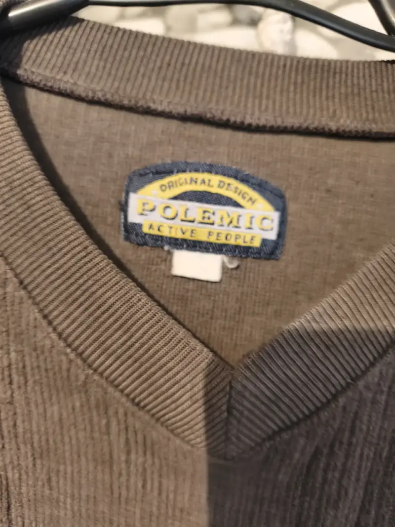 Suéter marrón de hombre con diseño casual - 2