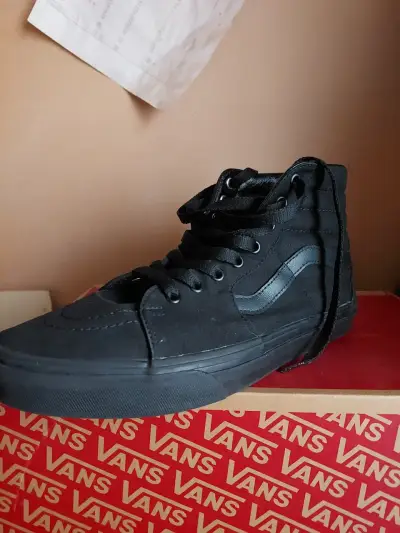 Zapatillas negras Vans de caña alta - miniatura 1