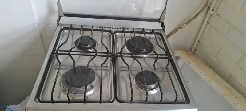 Cocina a gas de 4 quemadores en buen estado - 2
