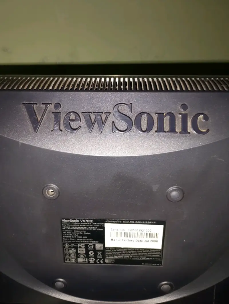 Monitor LCD ViewSonic VA702b 17 pulgadas - 4