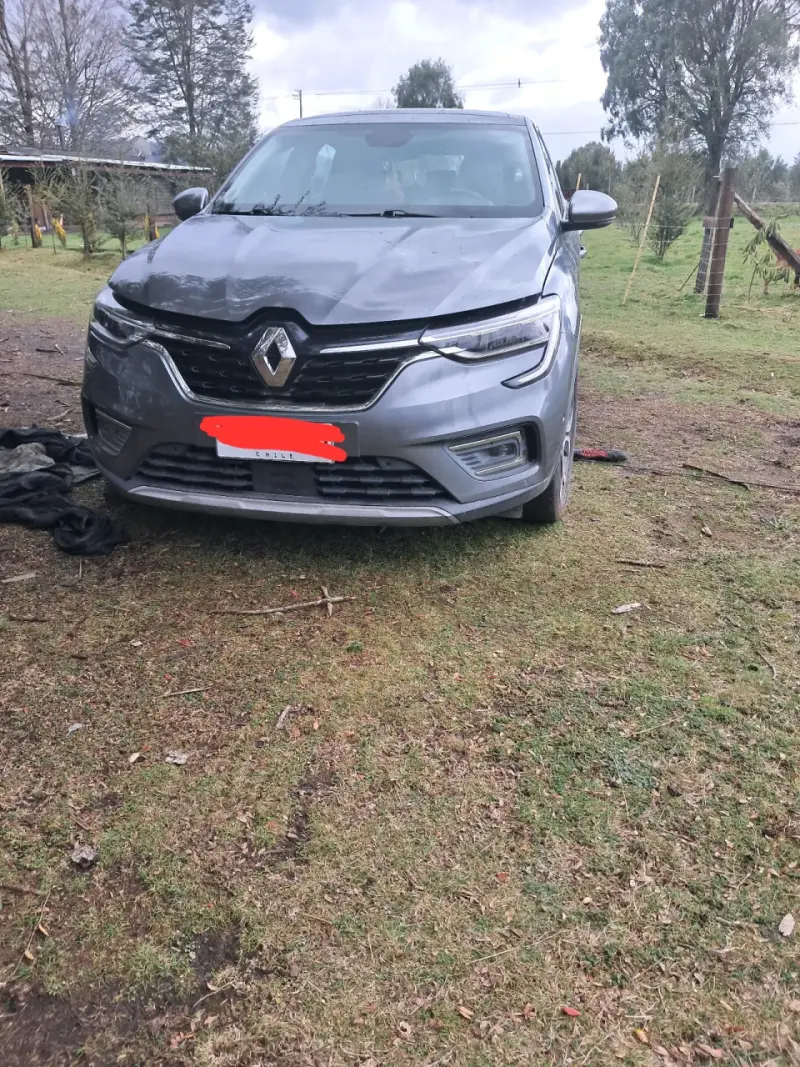 SUV Renault Arkana gris en buen estado - 2
