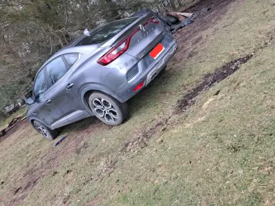 SUV Renault Arkana gris en buen estado - miniatura 3