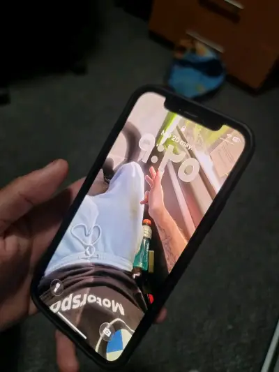 iPhone 12 en buen estado - miniatura 1
