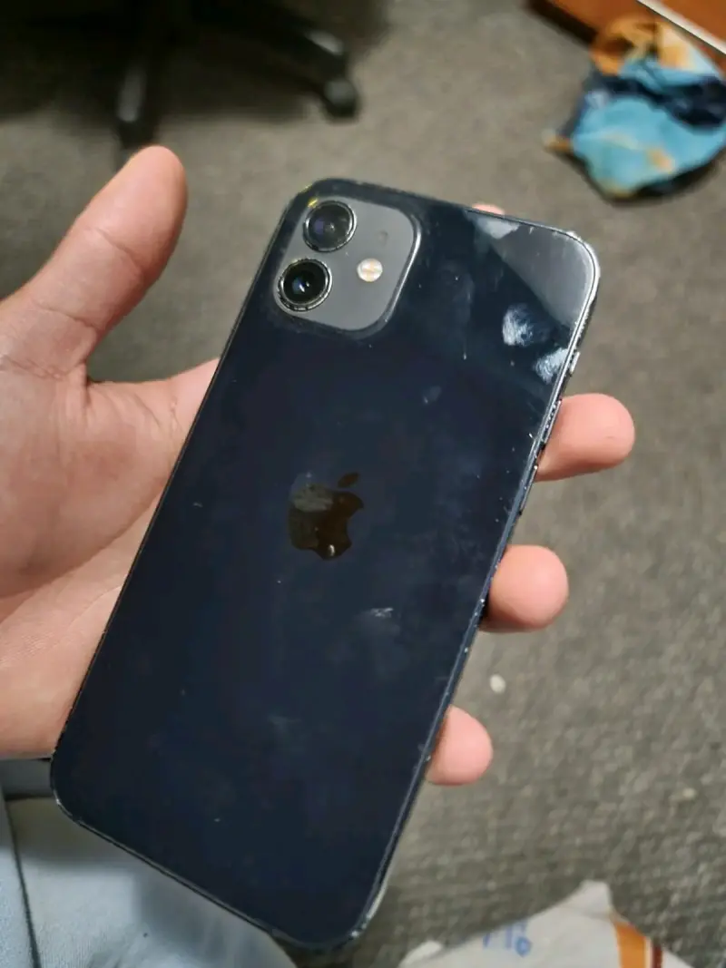 iPhone 12 en buen estado - 3