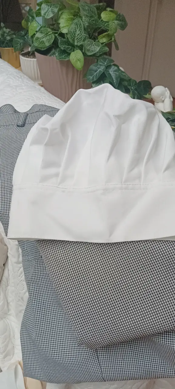 Conjunto de ropa de chef con gorro blanco - 1
