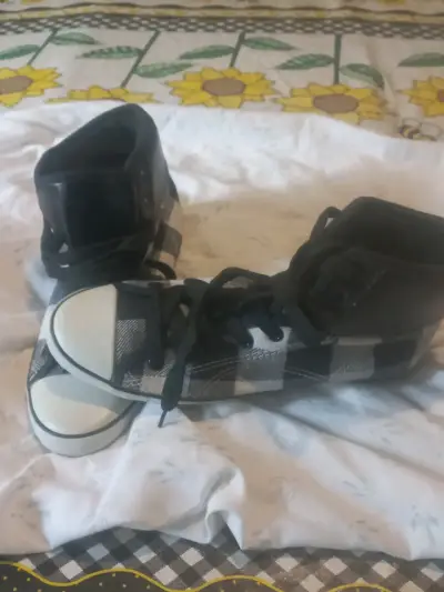 Zapatillas altas a cuadros blanco y negro - miniatura 1