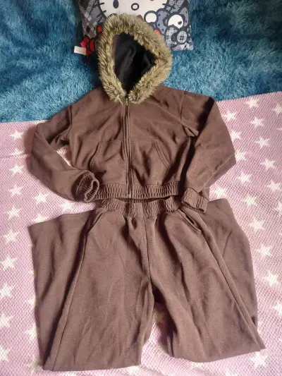 Conjunto de invierno marrón con capucha - miniatura 1