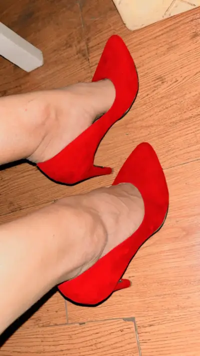 Zapatos de tacón rojo elegante para mujer - miniatura 1