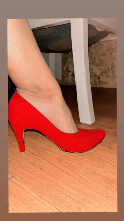 Zapatos de tacón rojo elegante para mujer - miniatura 2