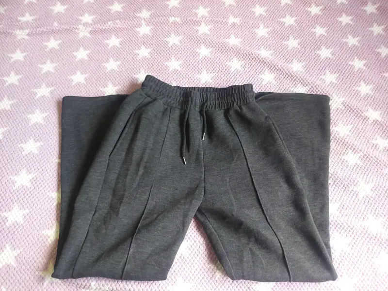 Conjunto deportivo gris oscuro para mujer - 3