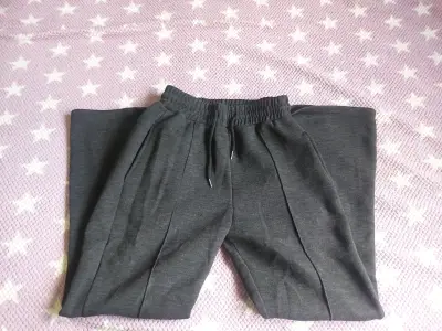 Conjunto deportivo gris oscuro para mujer - miniatura 3