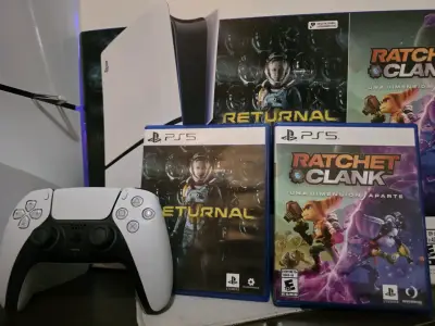 Consola Sony PS5 con juegos Returnal y Ratchet & C - miniatura 3