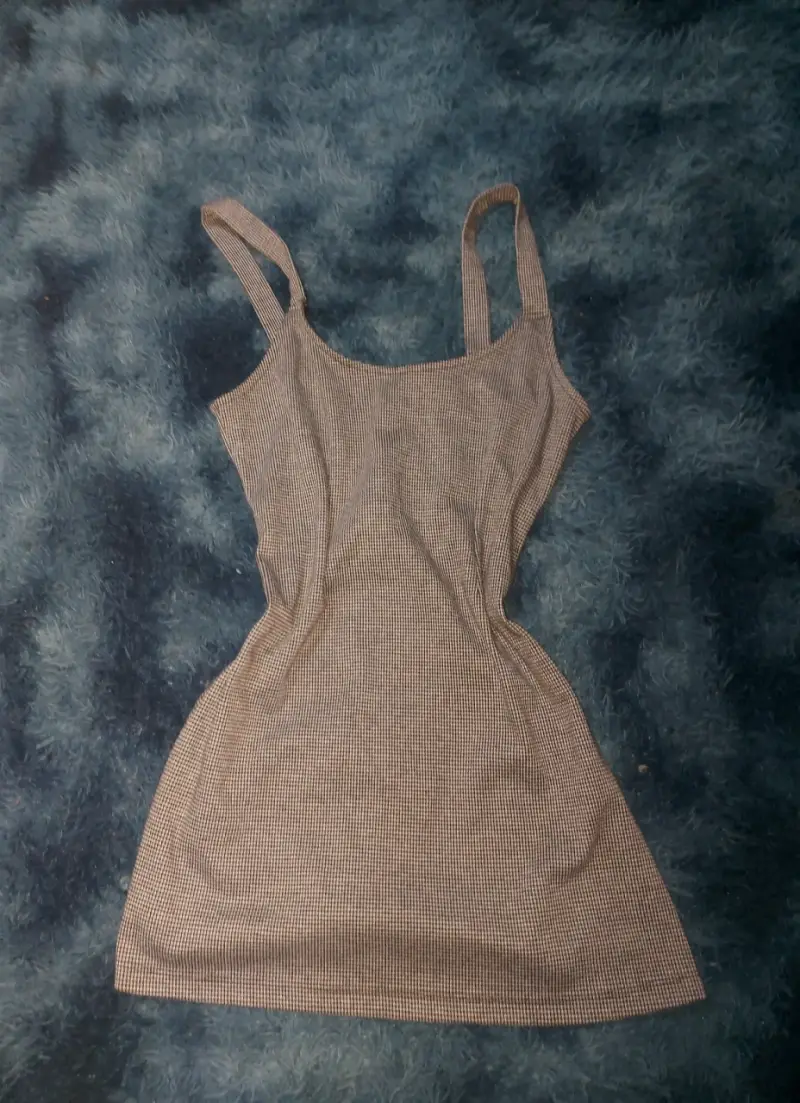 Vestido corto de tirantes a cuadros