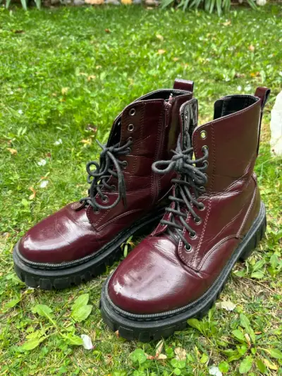 Botas burdeos con suela gruesa - miniatura 1