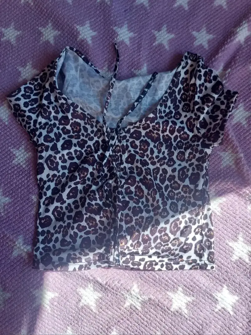 Top corto estampado animal print