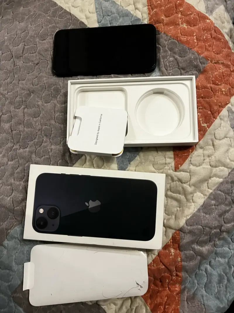 iPhone 13 negro en buen estado con 87% de batería - 6