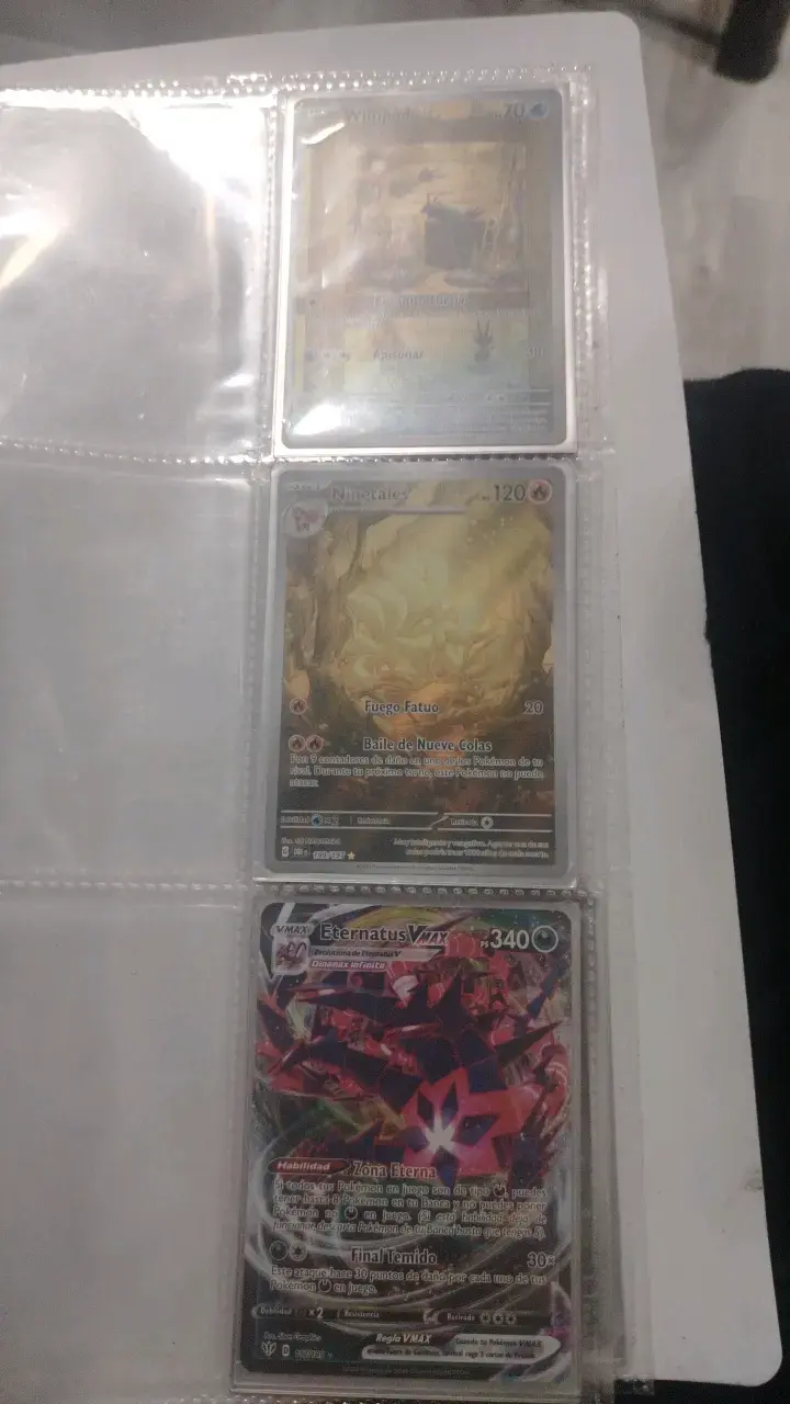 Colección de Cartas Pokémon Holo y VMAX - 3