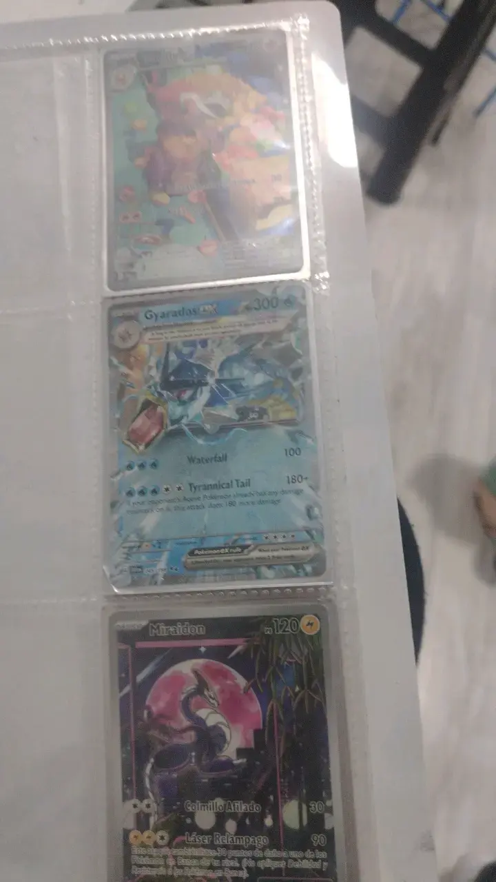 Colección de Cartas Pokémon Holo y VMAX - 4