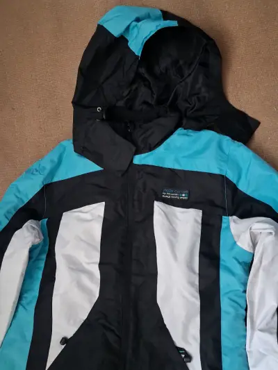 Chaqueta impermeable para hombre azul y negra - miniatura 2