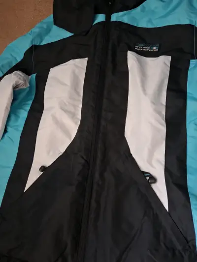 Chaqueta impermeable para hombre azul y negra - miniatura 3